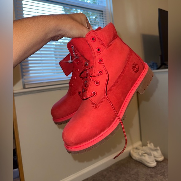 Red Timberlands new without box size 7 men size 8.5 women - Picture 4 of 6